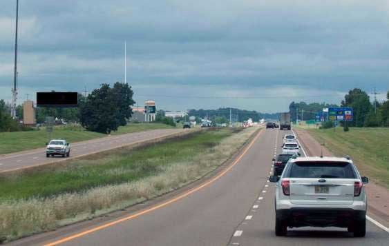 W/L I-55 .5 mi S/O Church Rd. F/S Media