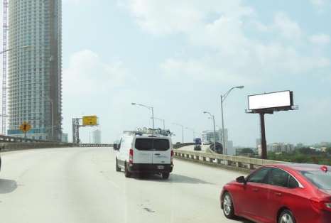 Location photo for SW North River Dr near HistoryMiami Museum (Miami)