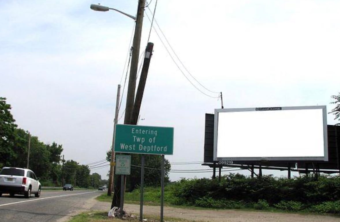 Location photo for Crown Point Rd near Broad St (Rt 44) 250'n of South Commerce St (Paulsboro)