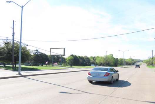 Location photo for S Cockrell Hill Rd near Cockrell Hill @ Larue - N - NS, Oak Cliff (Dallas)