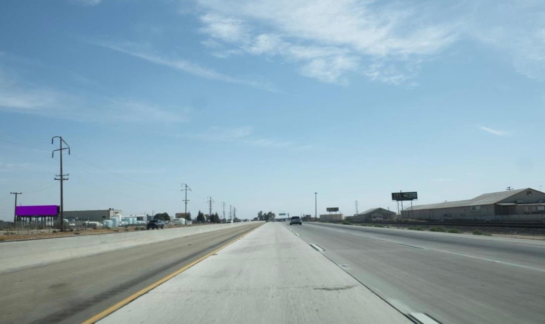 Hwy 99 5.80 mi N/O Bakersfield E/S F/N Media