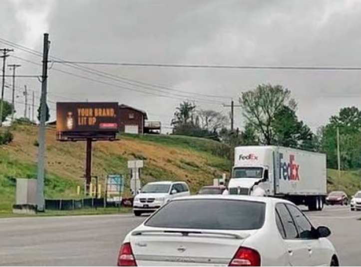 US 321 Highway N/S, 200 ft E/O Ben Gamble Rd, W/F Media