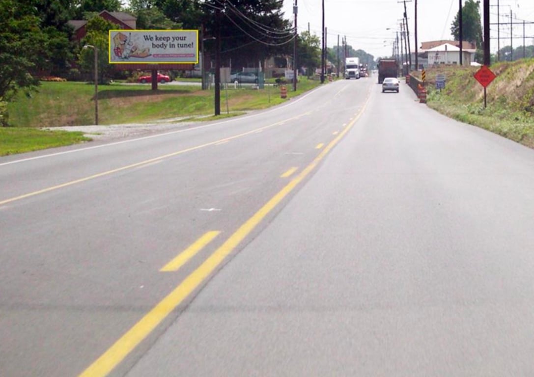 Location photo for Lincoln Hwy E (Kinzers)