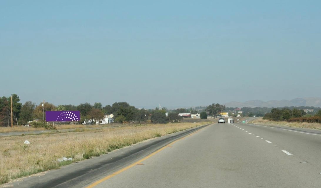 Hwy 101 2000 ft S/O Huey Rd. W/S F/S Media