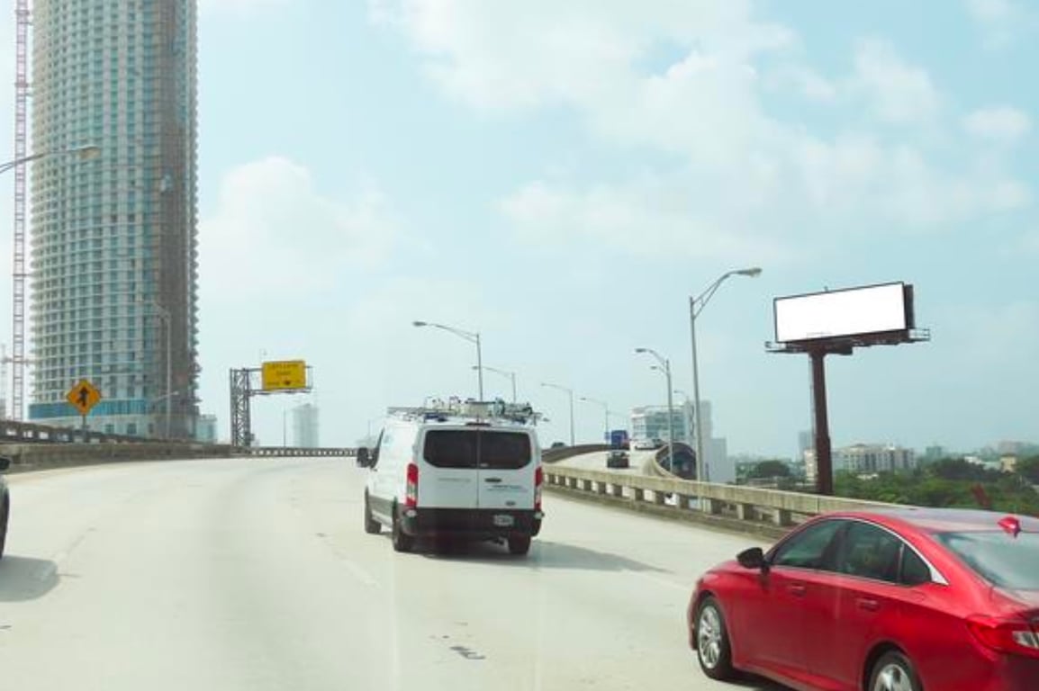 Location photo for SW North River Dr near HistoryMiami Museum (Miami)