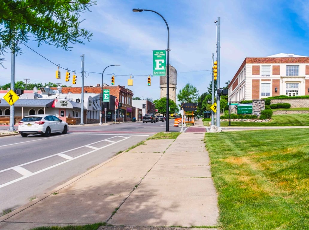 Ypsilanti towards Eastern Michigan's main campus on Cross Street Media