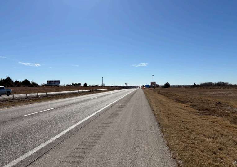 I-35 0.8 mi N/O SR 33 ES Media