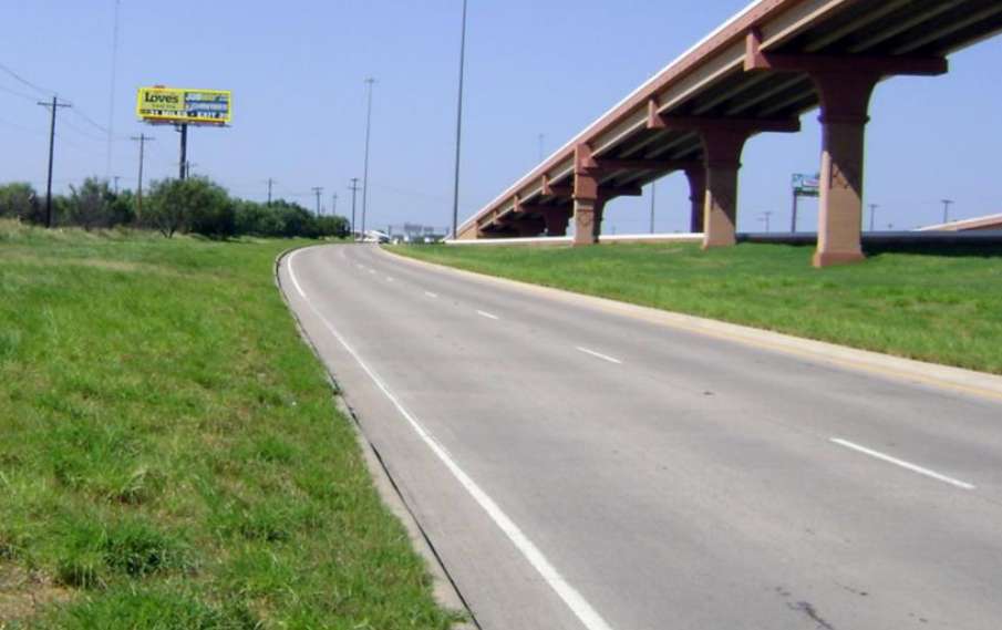 I-35 @ 10010 IH 35 Media