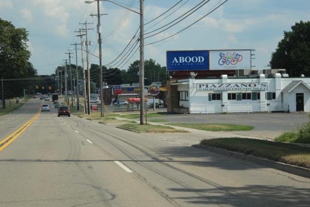 Grand River Ave N 500 ft W/O Grand River Ave SS Media