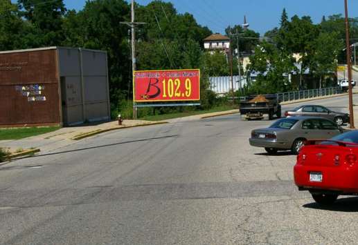 WALNUT ST WL 600' N/O LYNN ST Media