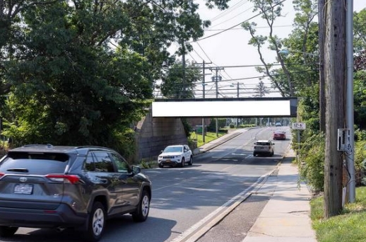 Location photo for Carleton Ave near Carleton Ave/Moffitt Blvd (East Islip)