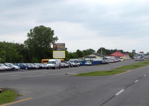 Location photo for NW Broad St near Roselawn Funeral Home & Memorial Gardens (Murfreesboro)