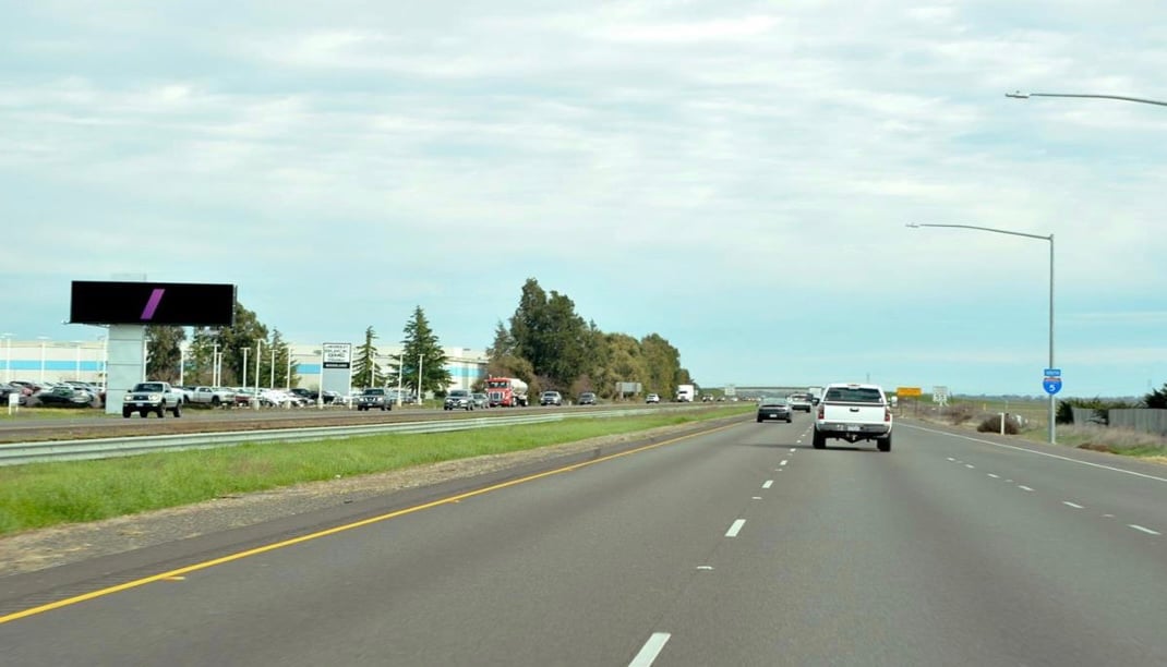 E/S I-5 1 mi S/O Main Street F/W Media