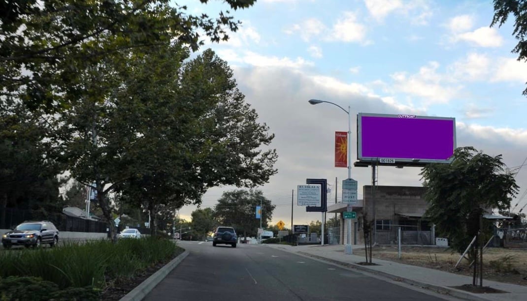 Broadway 50.00 ft E/O 10Th St N/S F/E Media