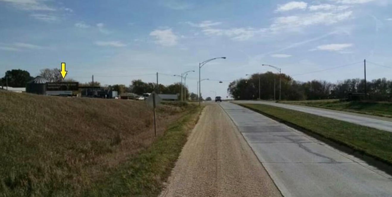 Hwy 18 0.1 mi W/O Jct N20 NS F/W Media