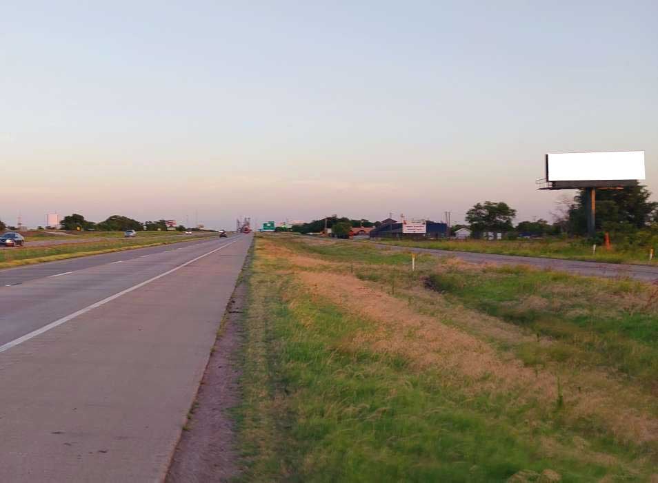 I-35 1 mi N/O FM 922 WS Media