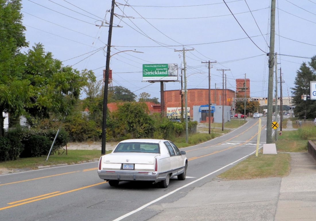 729 US 117 BUS(N WILLIAMS ST.) 150 ft S/O ROYALL AVE WS Media