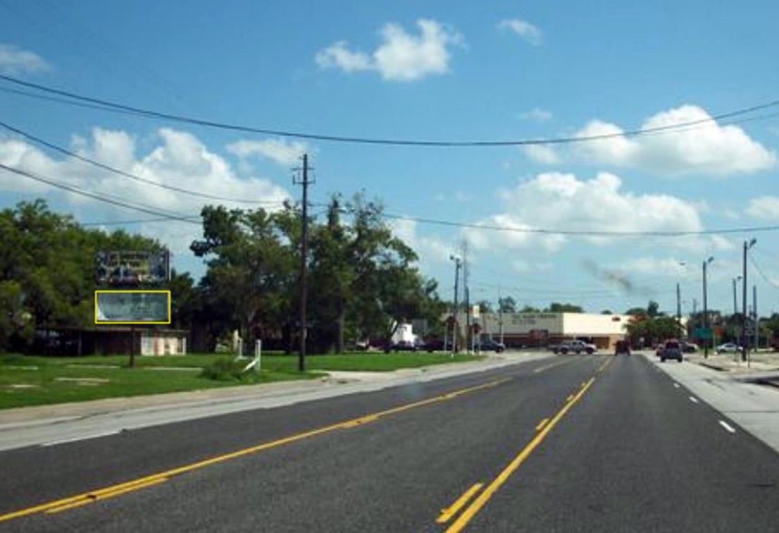 MAIN E/S 10' N/O NUECES NF LHR BTM