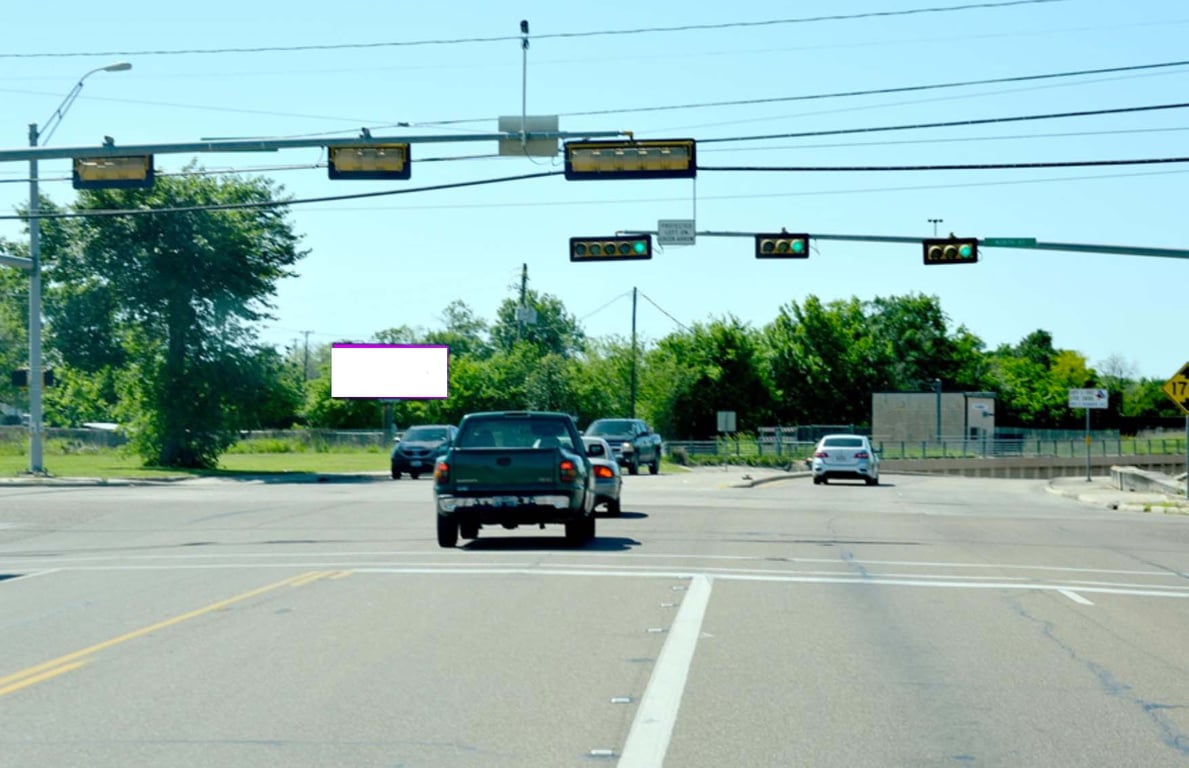 Navarro E/S 300' S/O North St NF LHR