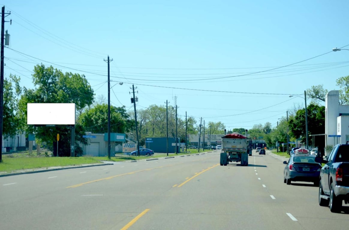 Main E/S .25 MI S/O Red River NF LHR