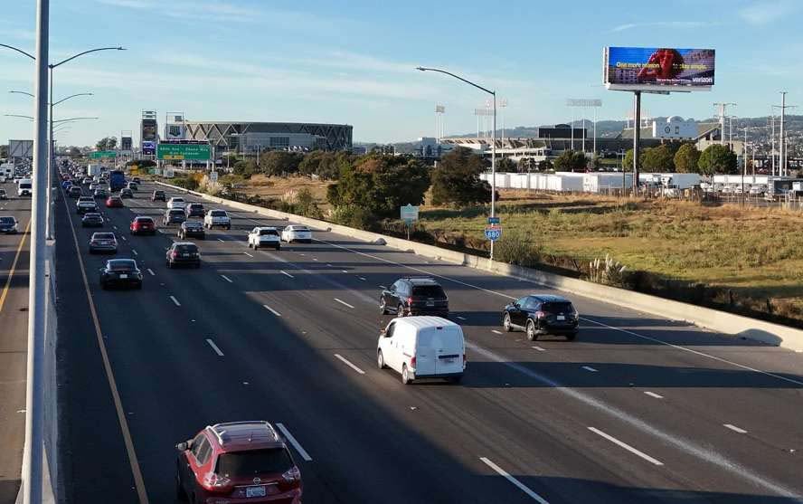 880 Freeway 500’ n/o Hegenberger Rd F/S / 94621 Media