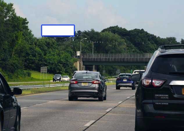 Rt 42 1.00 mi N/O Rt 534 E/S F/N Media