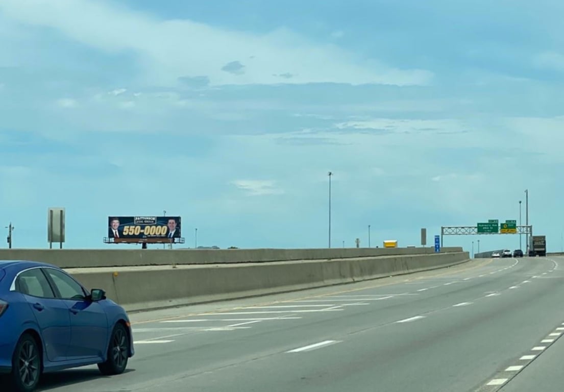 2811 N I-135 (MM 9.900) W/S 0.3mi S/O 29th St F/S Media