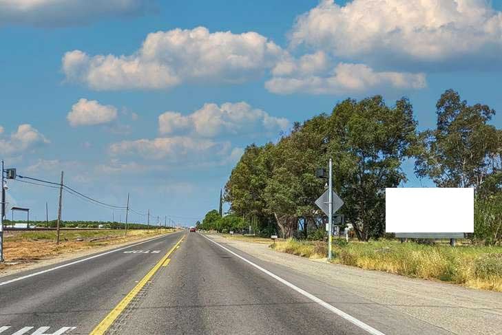 Hwy 140 450 ft W/O Arboleda Rd. N/S F/E Media