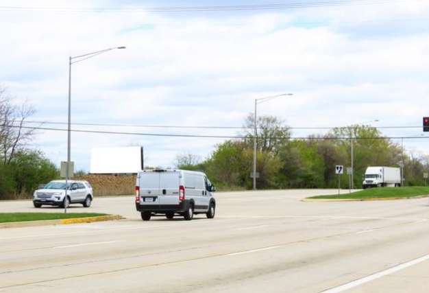 Location photo for North Ave near Steve Ravanesi trail (Carol Stream)