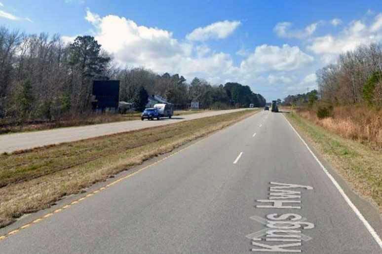 US 17 0.04 mi N/O Mackay Pt Rd WS Media