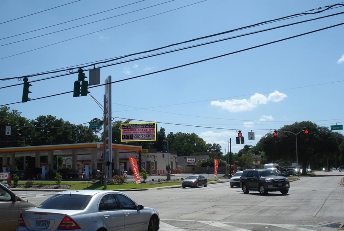 SOUTHFIELD S/S 50' W/O YOUREE Media