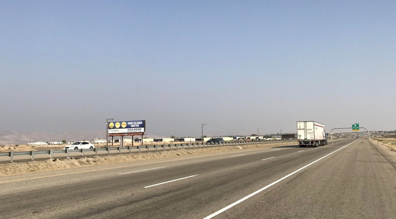 1-84 E/O BROADWAY MP 55.60 WEST FACE Media