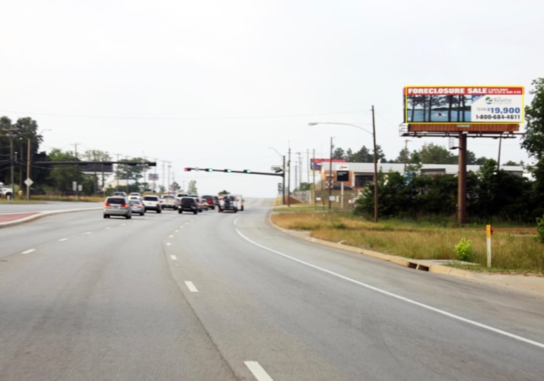 LOOP 323 ESE W/S .25 MI N/O HWY 31E F/N Media