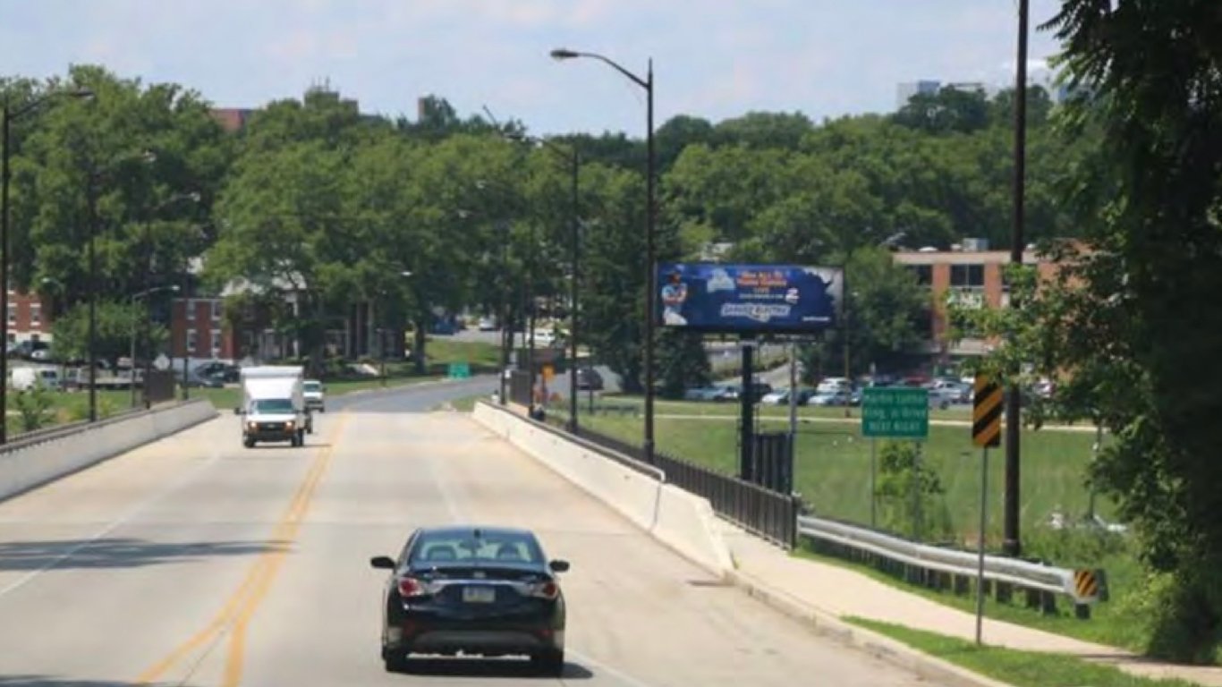 15th Street 0.15 mi S/O Elm Street ES Media