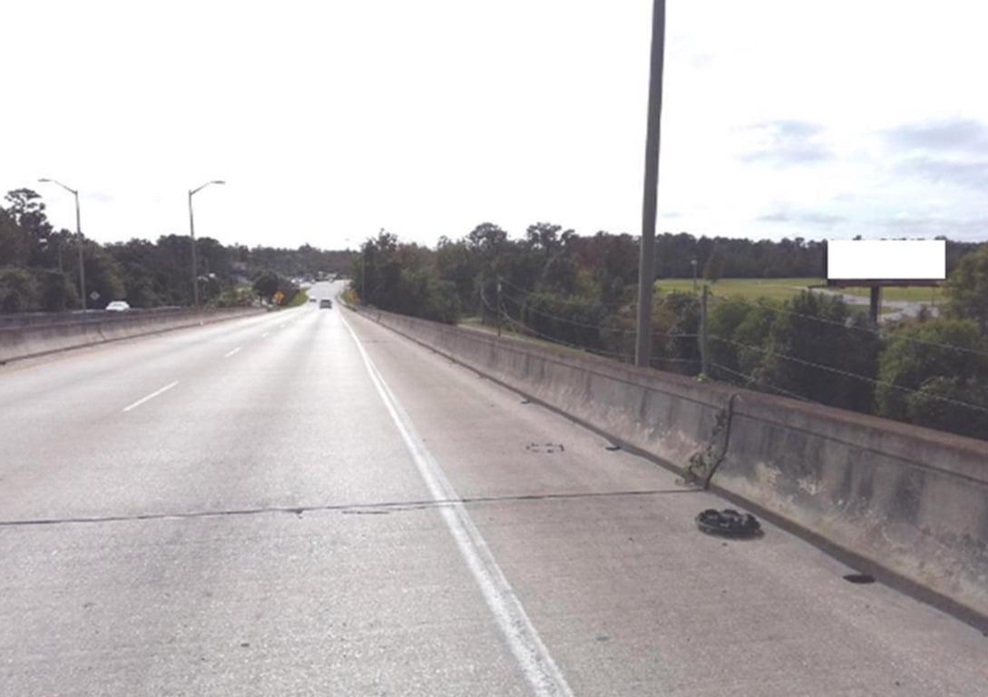 US HWY 17 S W/S .10 MI S/O SAMPIT RIVER Media