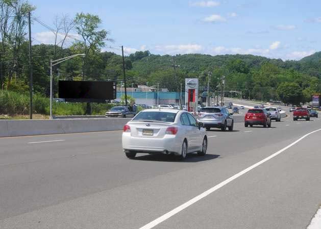 Rt 23 950 ft N/O CR 618 W/S F/S Media