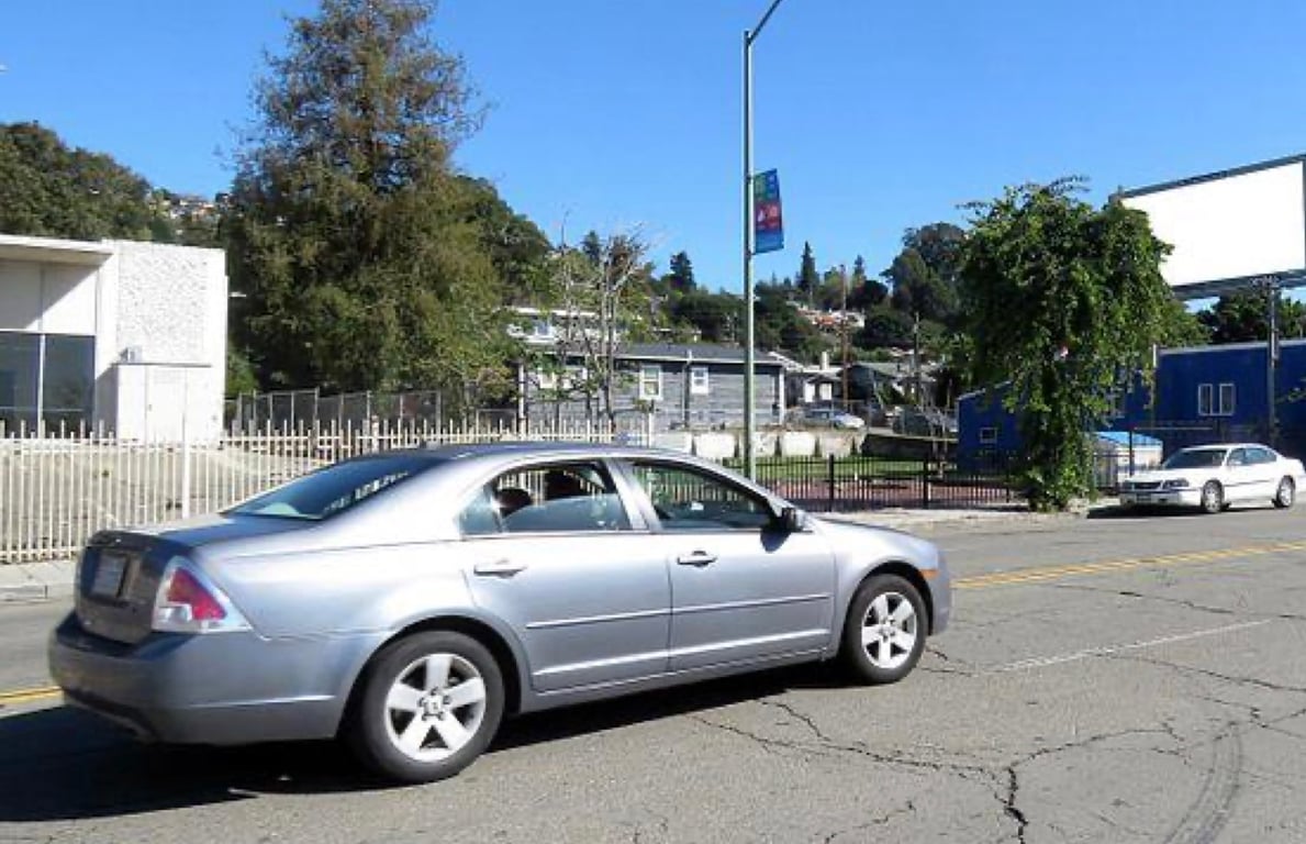 Location photo for MacArthur Blvd near 82nd Av & MacArthur Blvd, Eastmont Hills (Oakland)