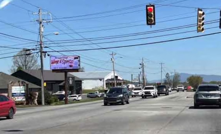 US 321 Highway N/S, 200 ft E/O Headtown Rd, W/F Media