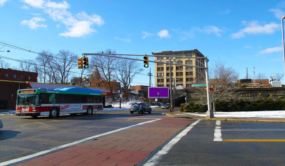 Center St SS 182ft W/O Commercial St F/E - 1 F/E Media