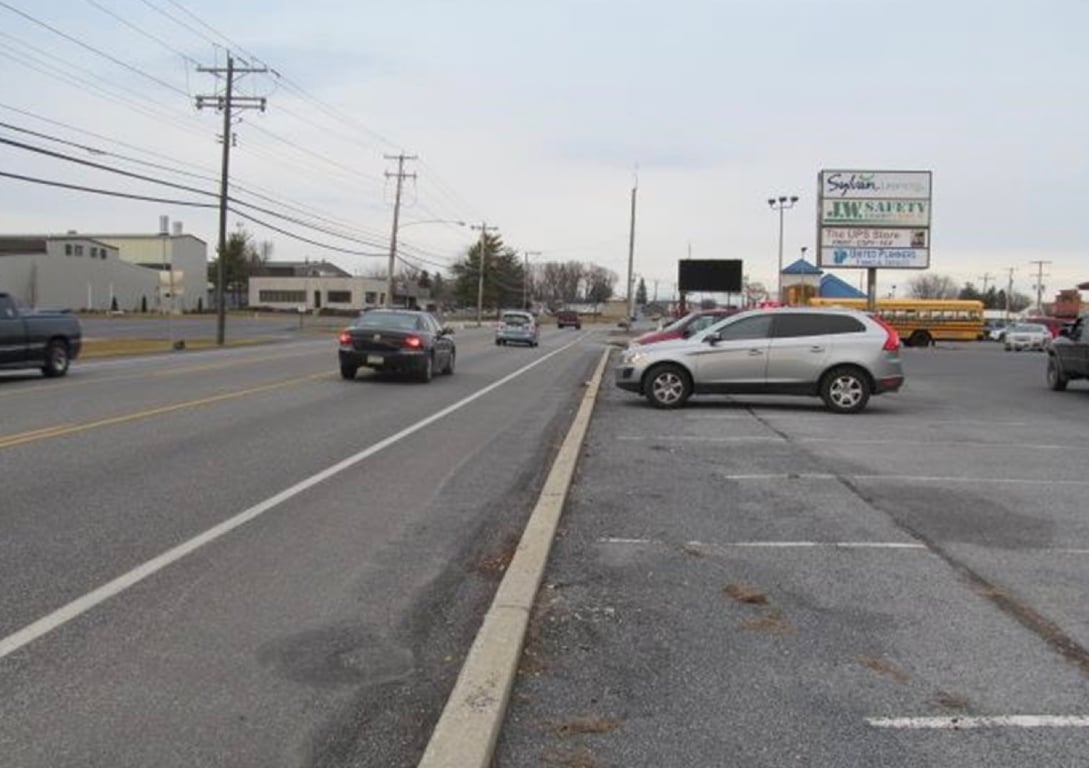 422W s/s @ 1218 Main Street f/w Media