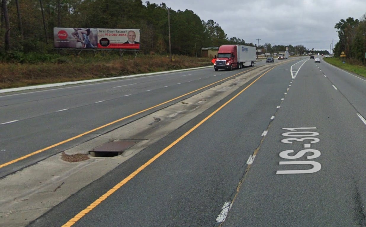 Hwy 1 0.1 mi S/O Bowery Ln WS, Right, S/F Media