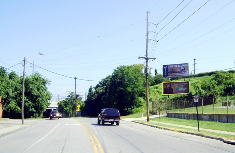 32 BOULEVARD ST. NEAR UNDERPASS F/S LO Media