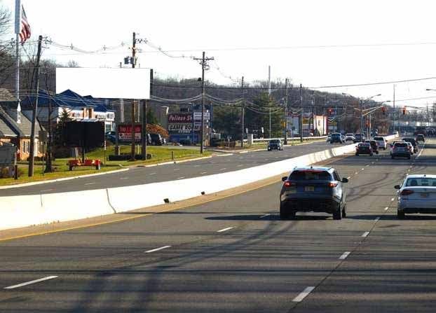 Rt 10 1.3 mi W/O Rt 53 N/S F/W Media