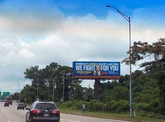 3000 S. WILMINGTON 0.1 mi S/O US 401(S. SAUNDERS ST.) WS Media