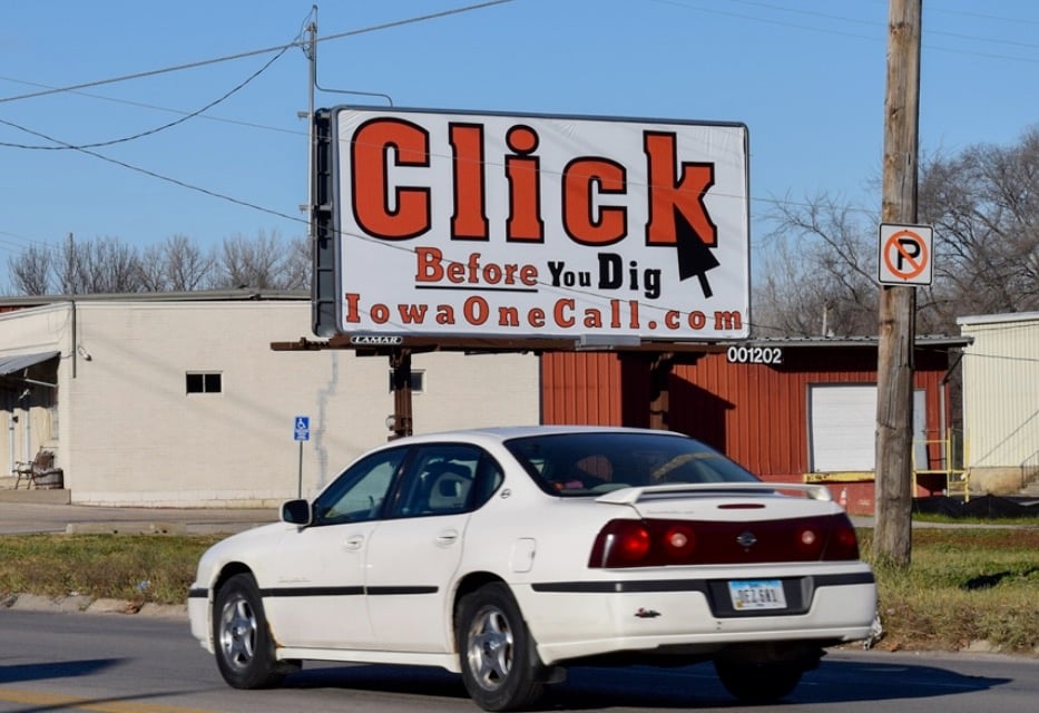 King Pkwy ES 100ft N/O Bennett Av F/S - 2 Media