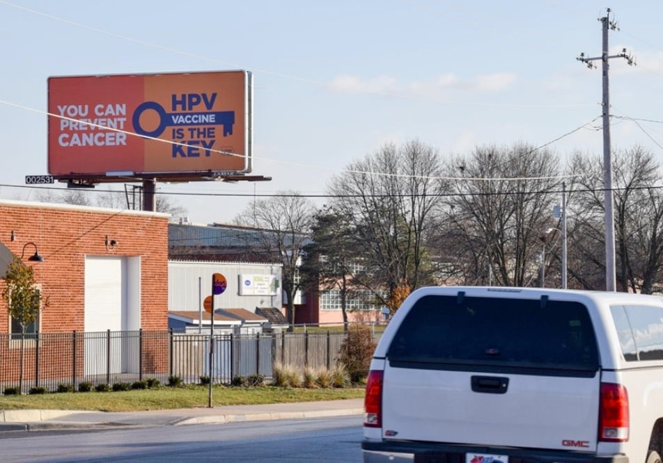 6th Av ES 200ft S/O New York F/N - 1 Media