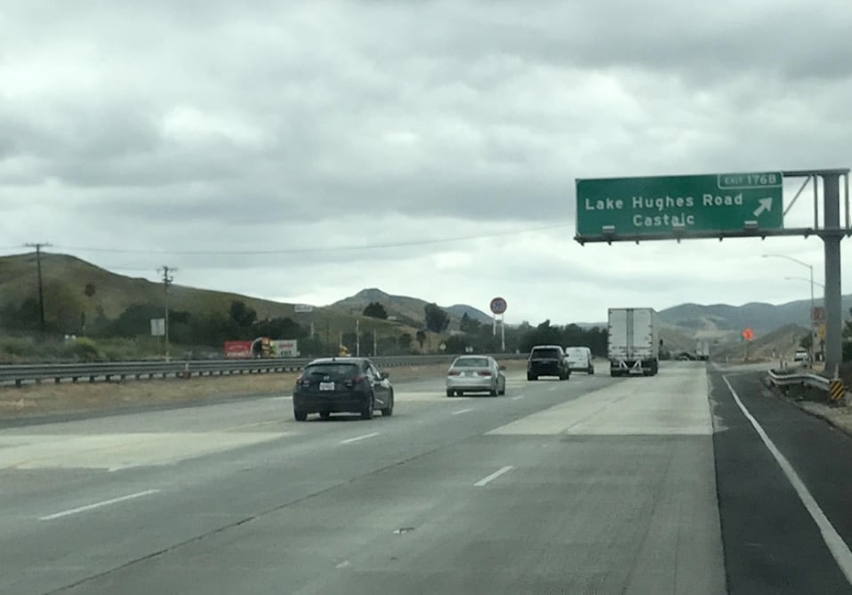 WL I-5 800' S/O LAKE HUGHES RD Media