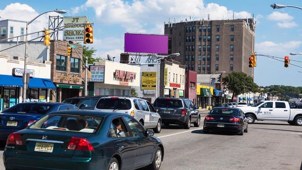 Location photo for Bloomfield Ave near Bloomfield Vet Center (Bloomfield)