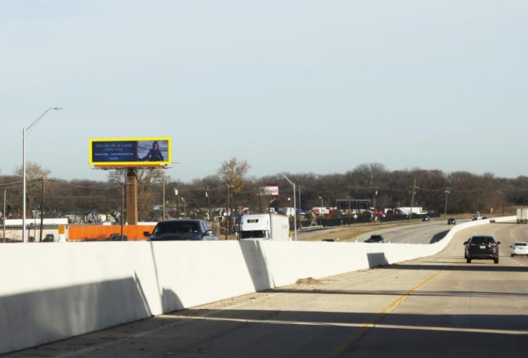 I-35E 1500' N/O FM-387 MM405 W/S Media