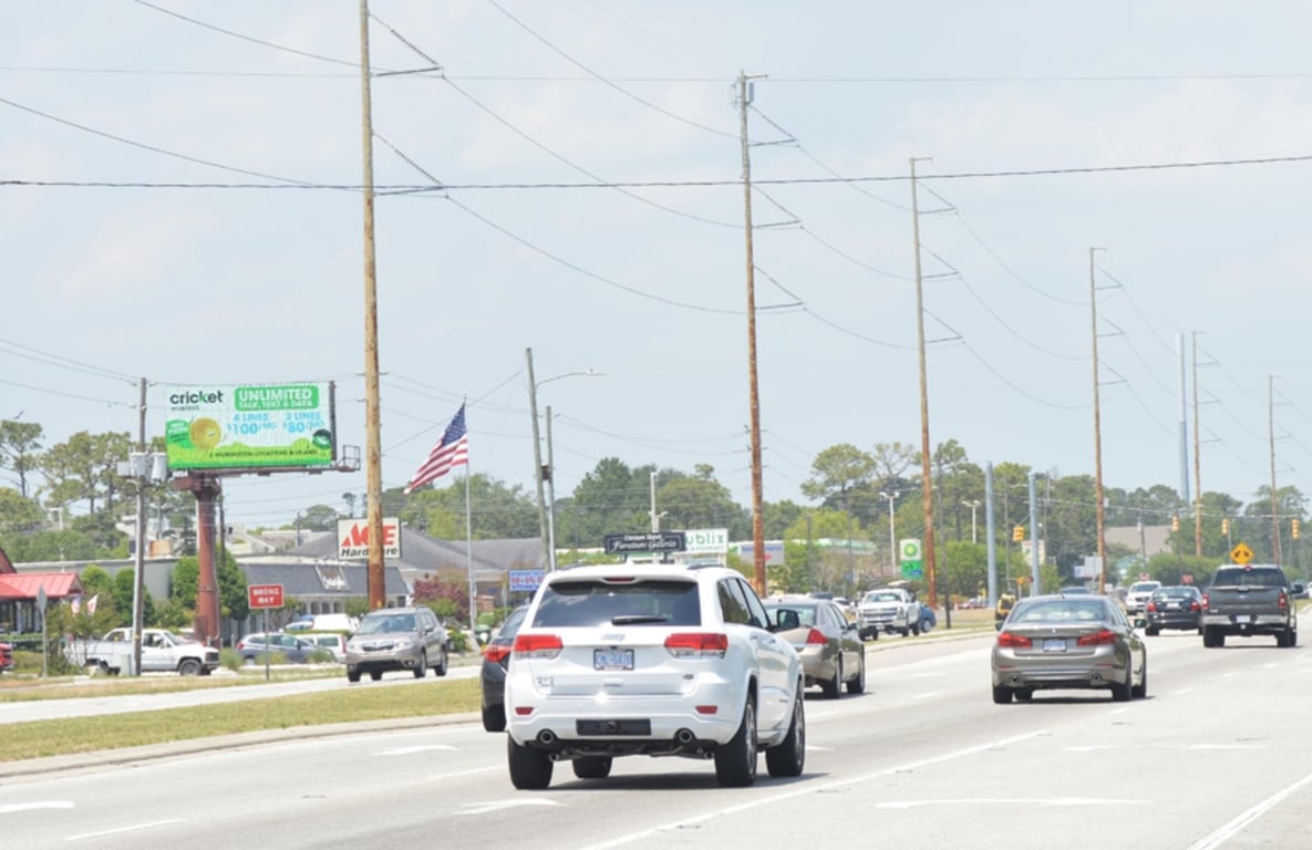 3516 S COLLEGE RD 600 ft S/O BRAGG DR WS Media